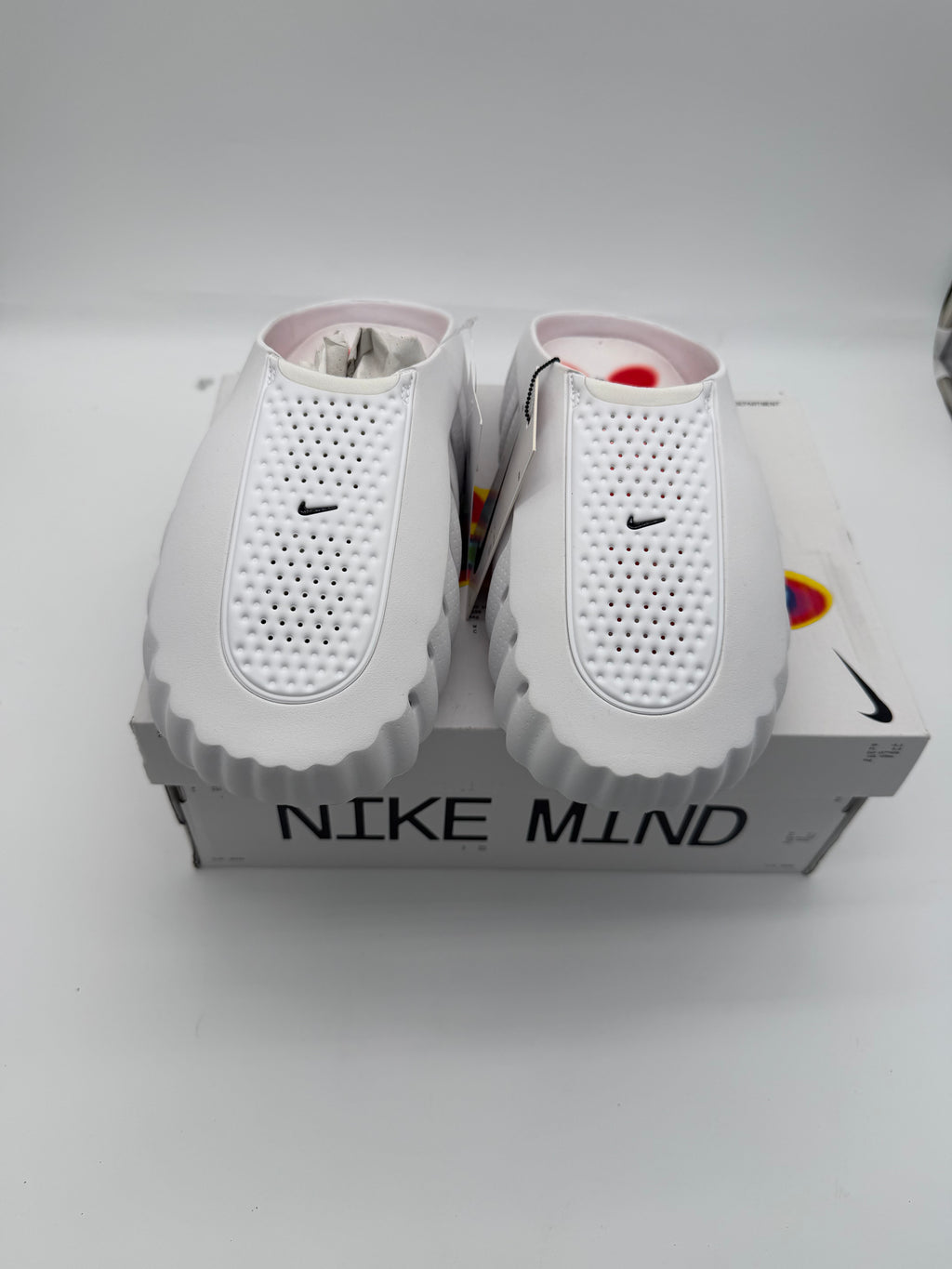 Nike Mind - White / Obsidian Speed Red