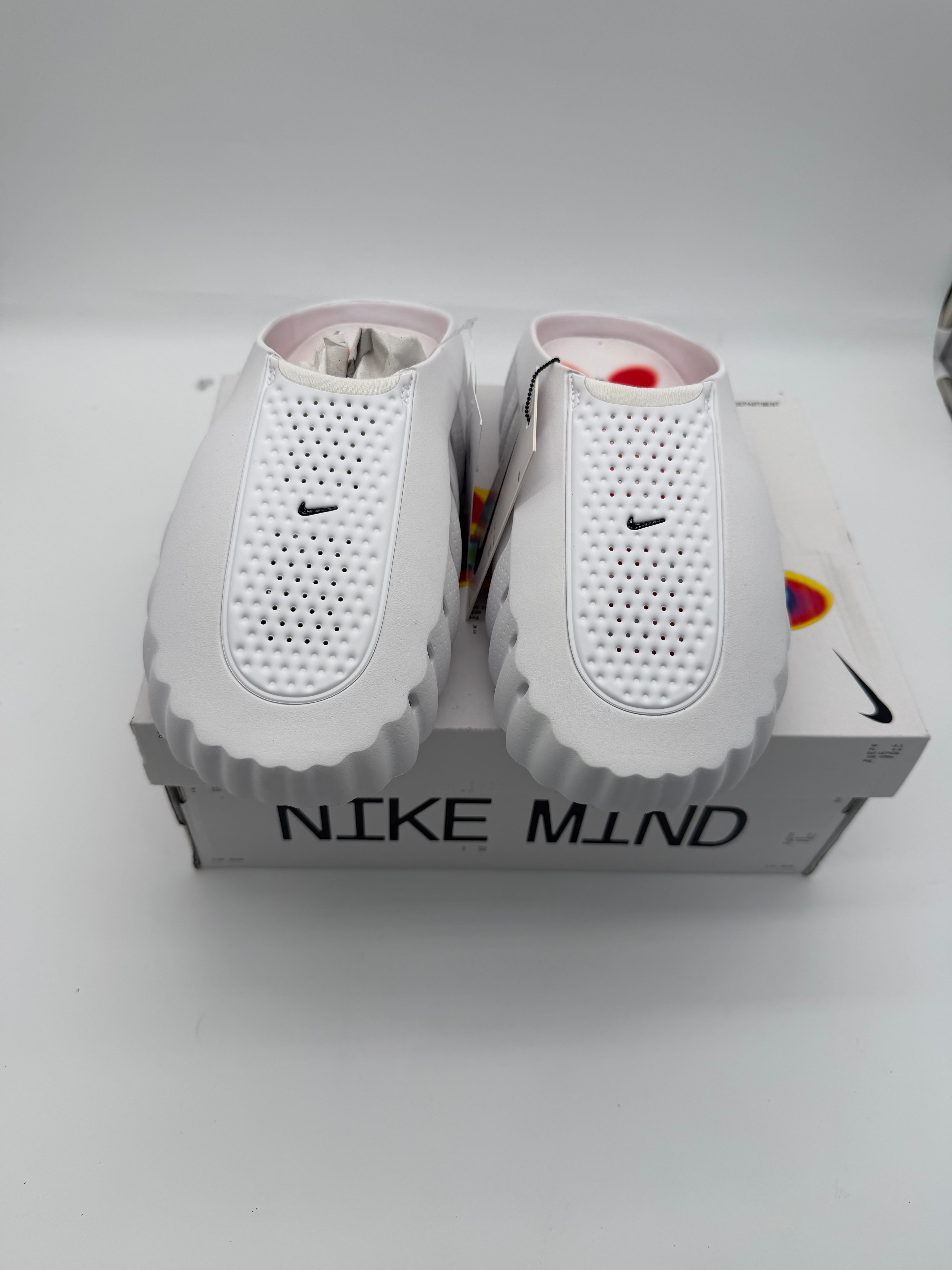 Nike Mind - White / Obsidian Speed Red