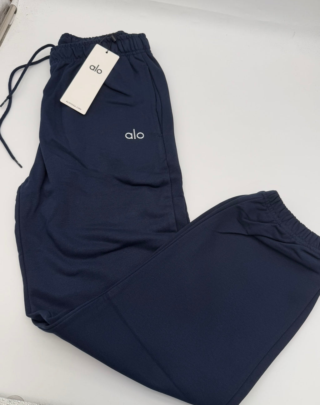 ALO Yoga Accolade Cuffed Sweatpants - Navy | Men's