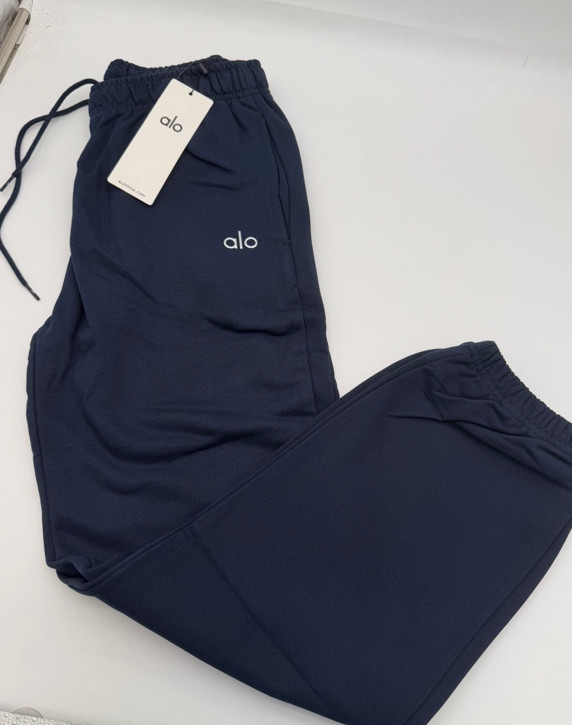 ALO Yoga Accolade Cuffed Sweatpants - Navy | Men's