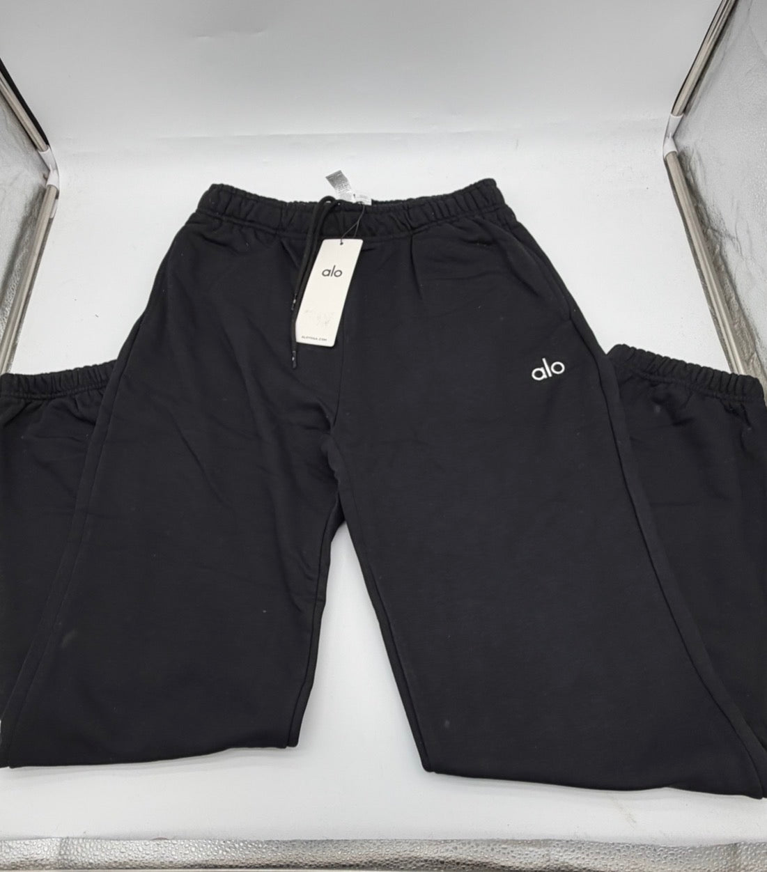 ALO Yoga Accolade Cuffed Sweatpants - Black | Men's