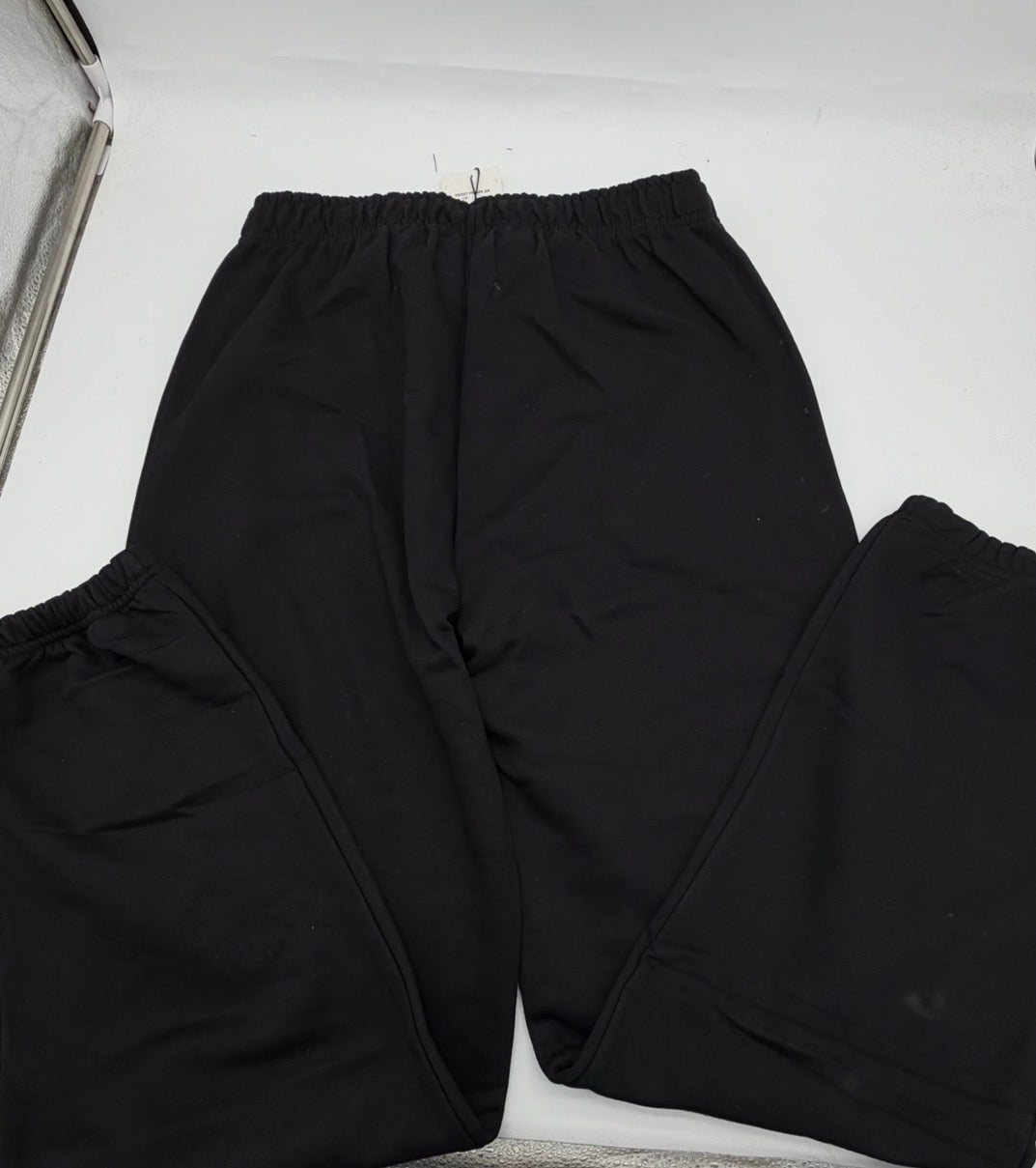 ALO Yoga Accolade Cuffed Sweatpants - Black | Men's
