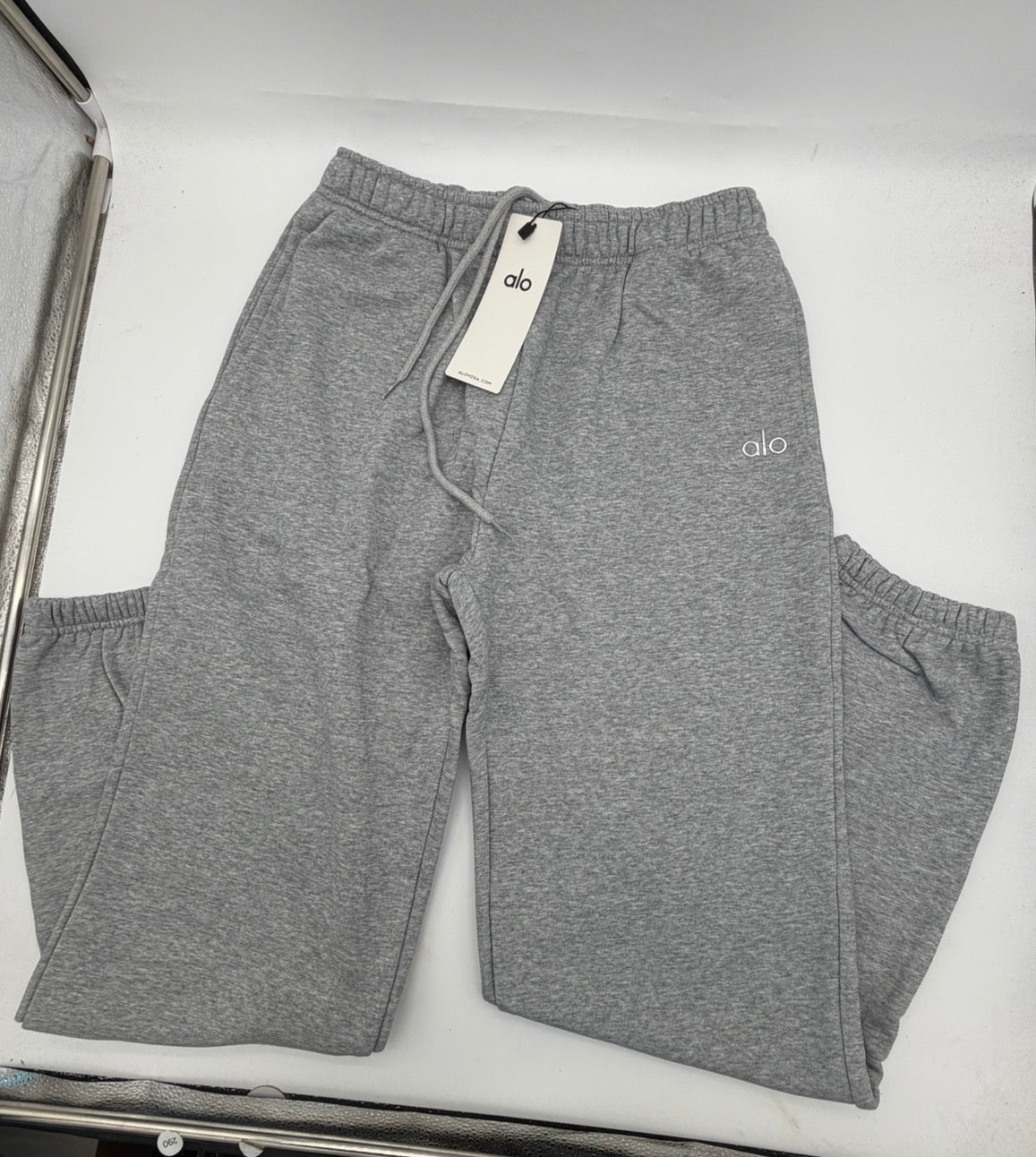 ALO Yoga Accolade Cuffed Sweatpants - Grey | Men's