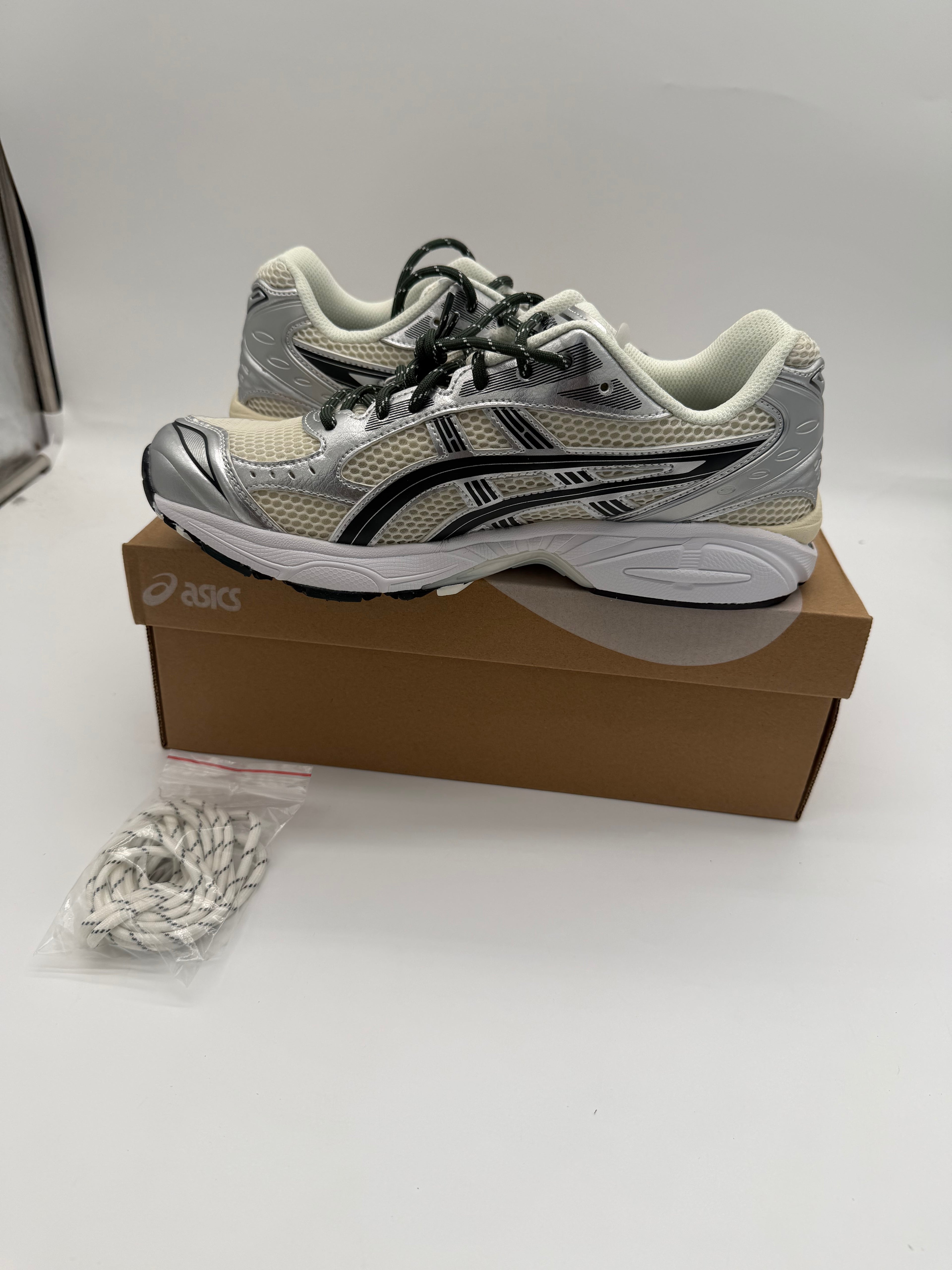 ASICS Gel-Kayano 14 - Cream / Scarab