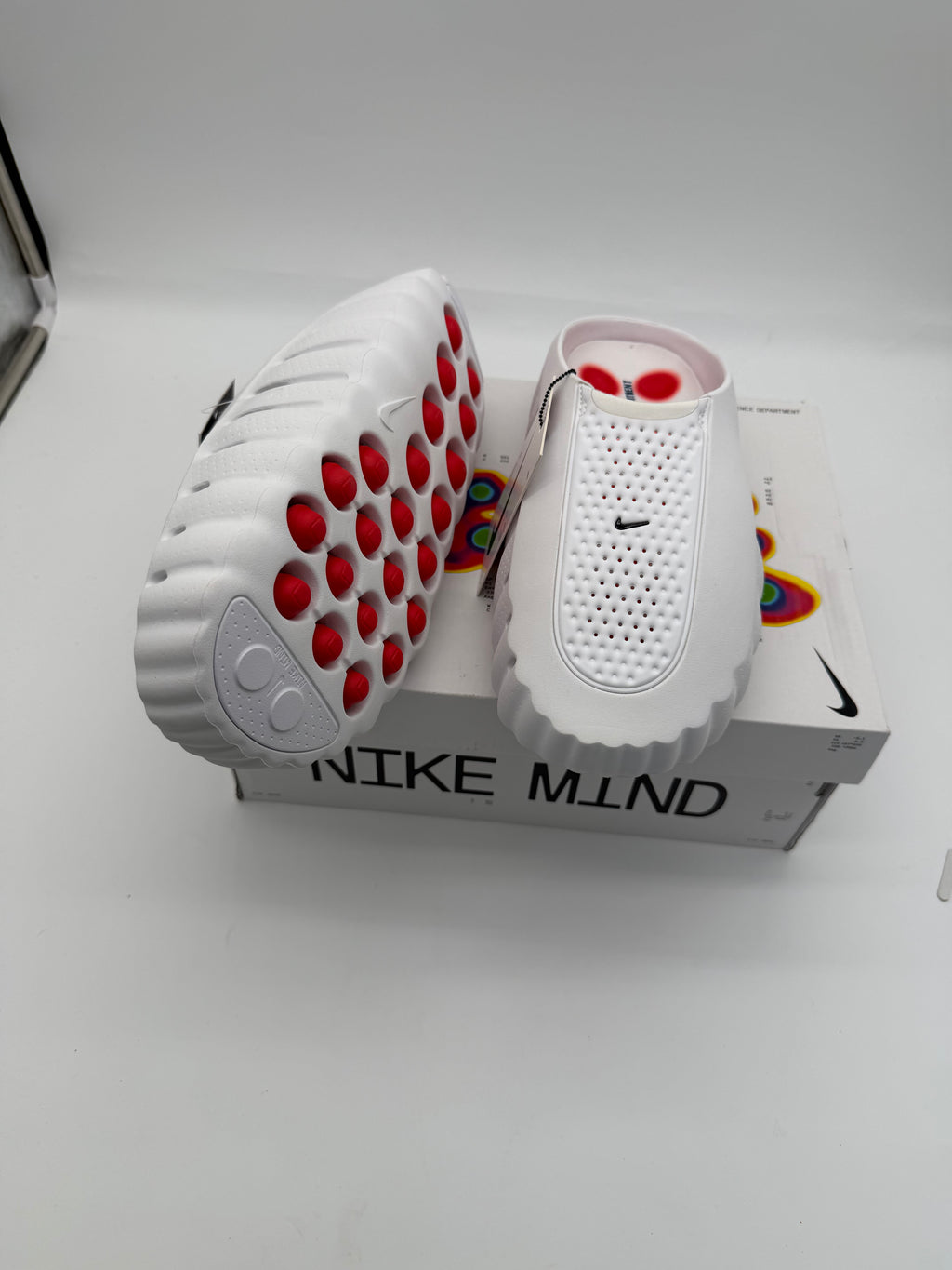 Nike Mind - White / Obsidian Speed Red