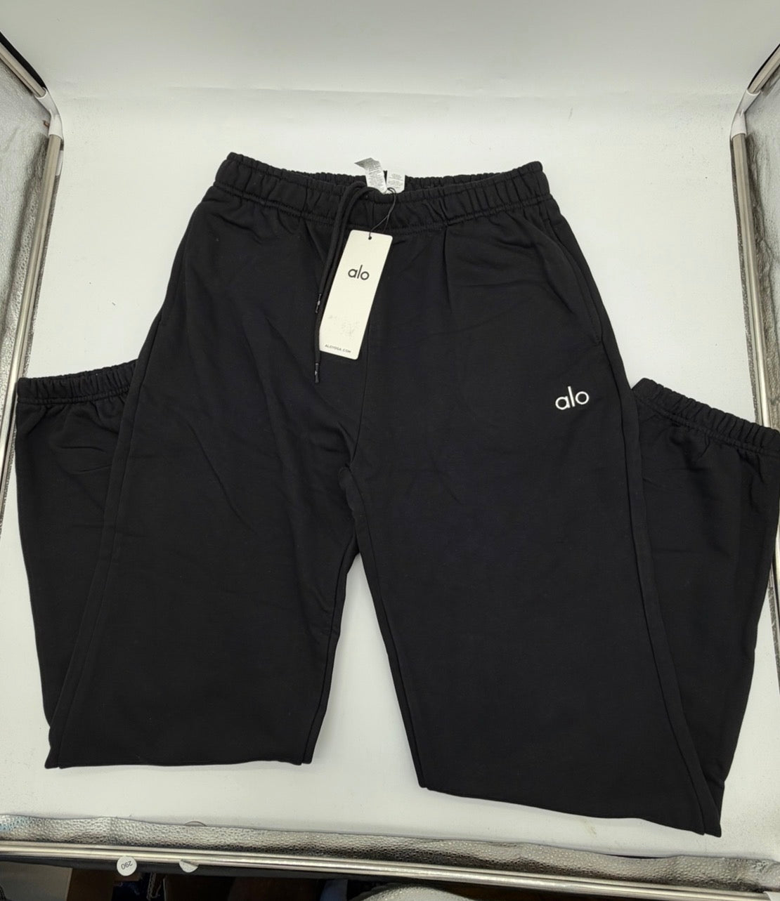 ALO Yoga Accolade Cuffed Sweatpants - Black | Men's