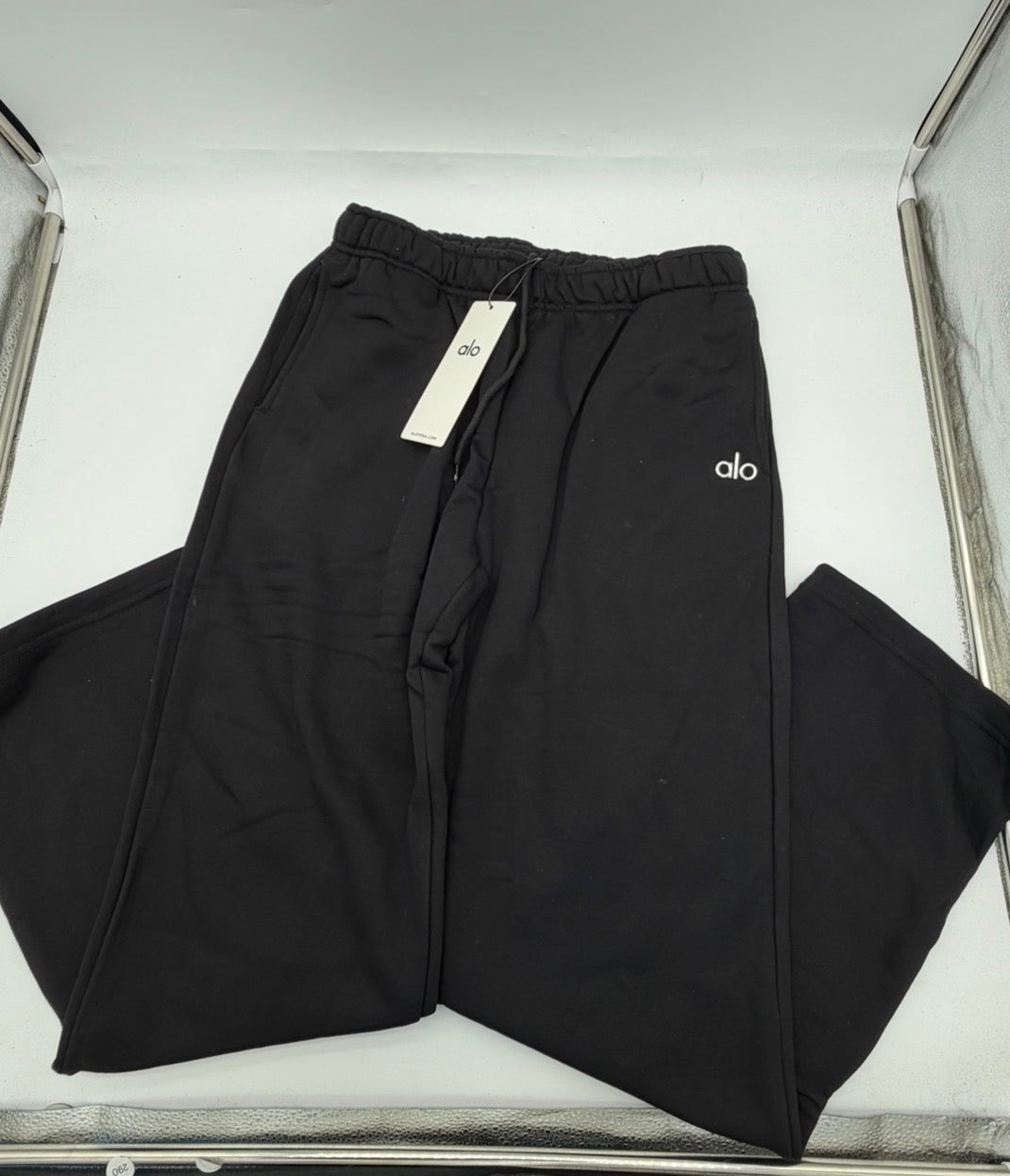 ALO Yoga Accolade Straight Leg Sweatpants - Black | Men's