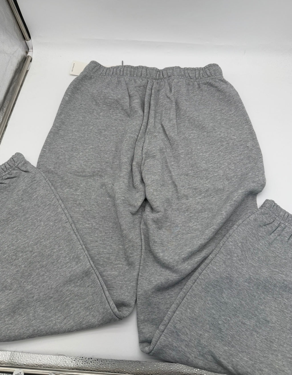 ALO Yoga Accolade Cuffed Sweatpants - Grey | Men's