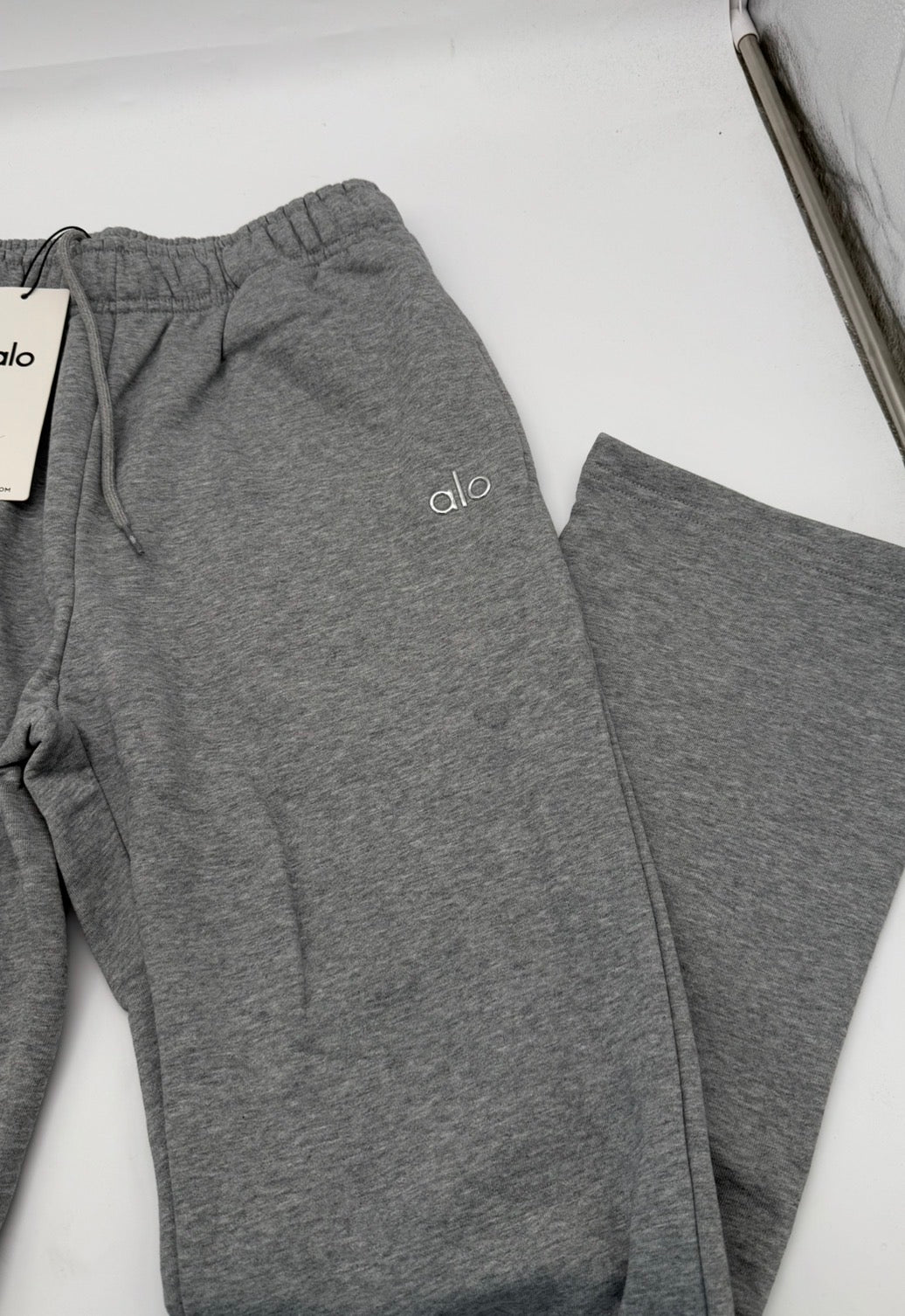 ALO Yoga Accolade Straight Leg Sweatpants -  Grey | Men's