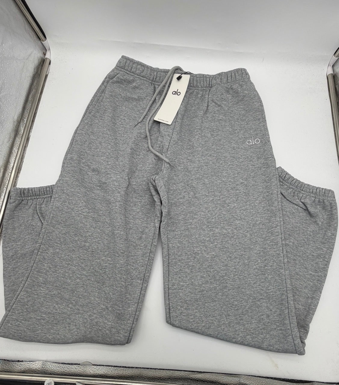 ALO Yoga Accolade Cuffed Sweatpants - Grey | Men's