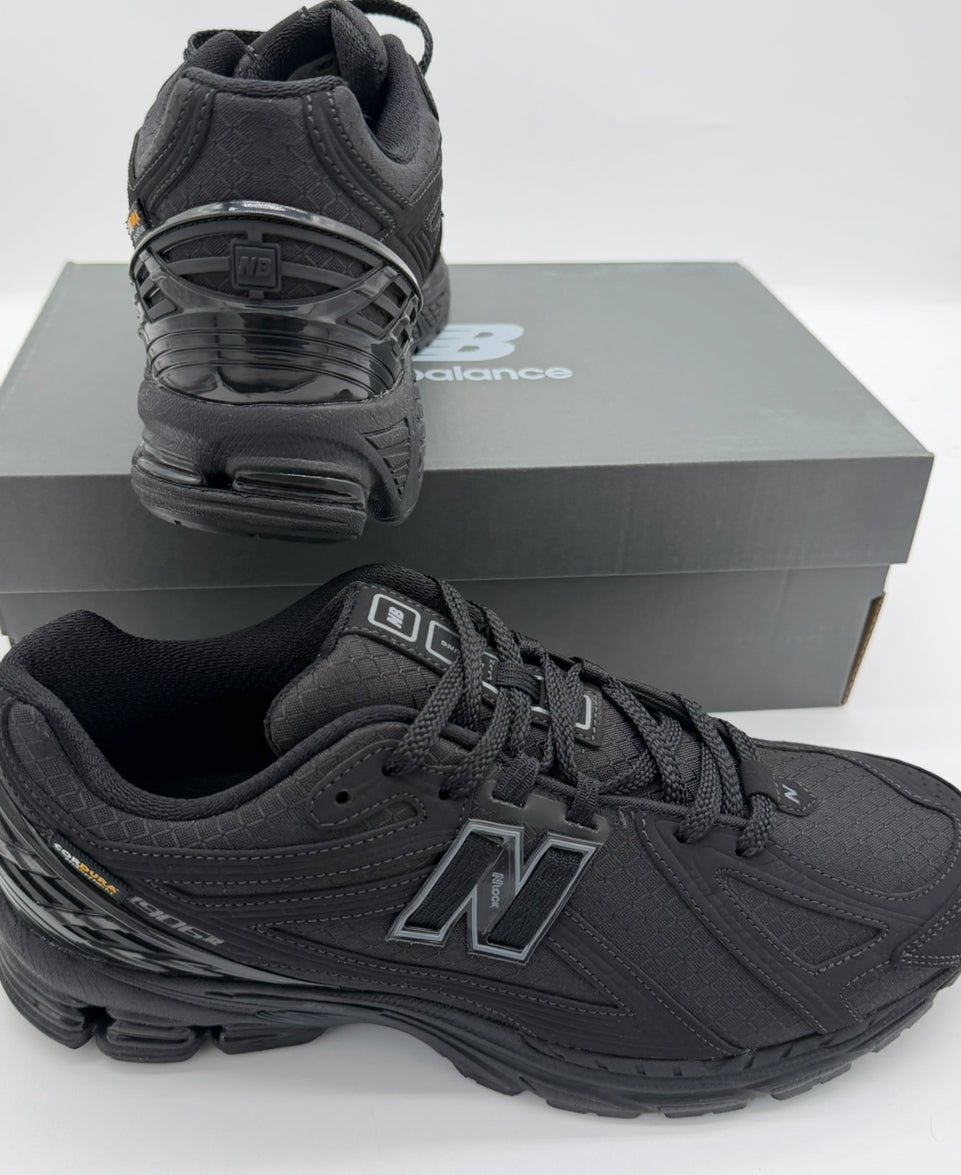 New Balance 1906R Triple Black Cordura Black Magnet M1906WF