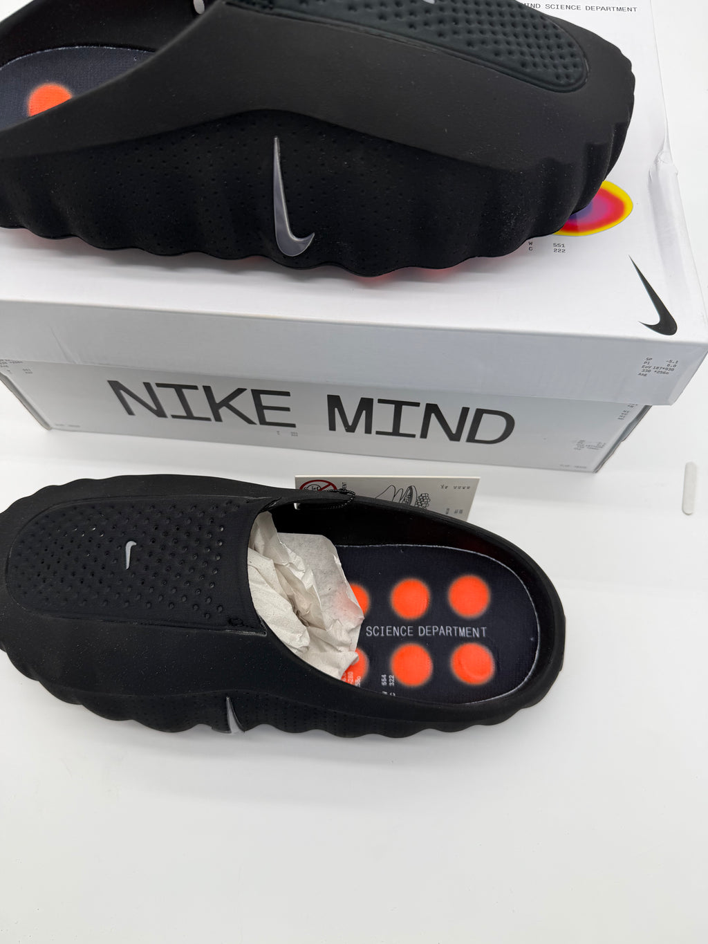 Nike Mind - Black / Chrome Hyper Crimson