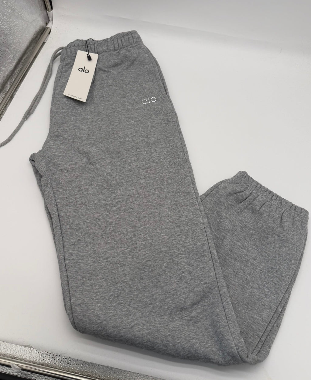 ALO Yoga Accolade Cuffed Sweatpants - Grey | Men's