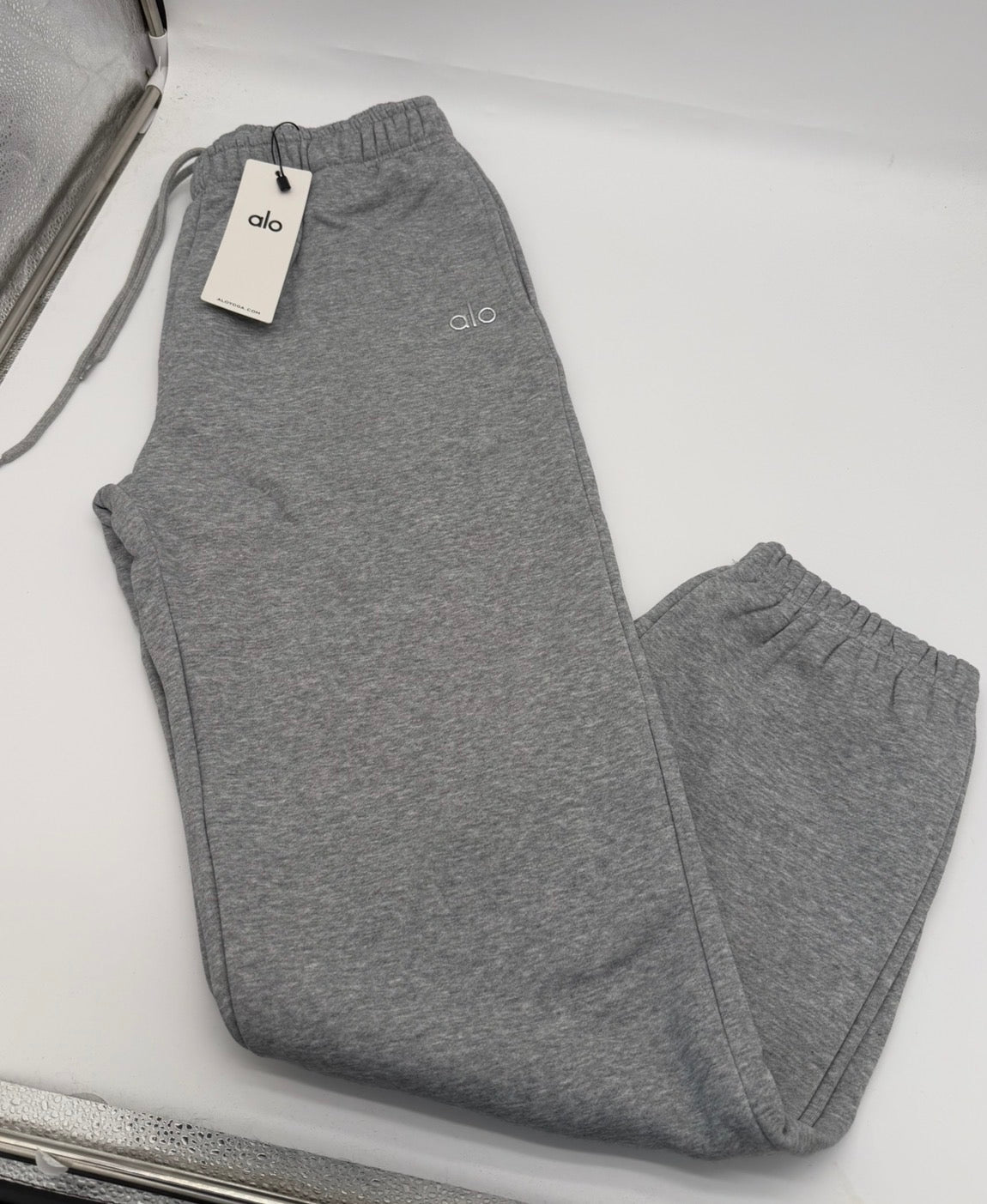 ALO Yoga Accolade Cuffed Sweatpants - Grey | Men's