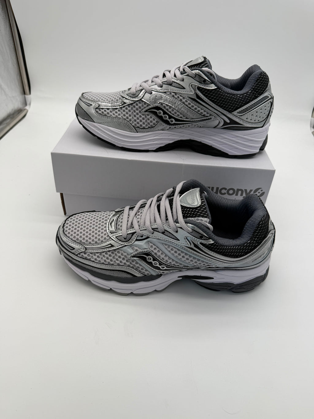 Saucony ProGrid Omni 9 - White / Grey