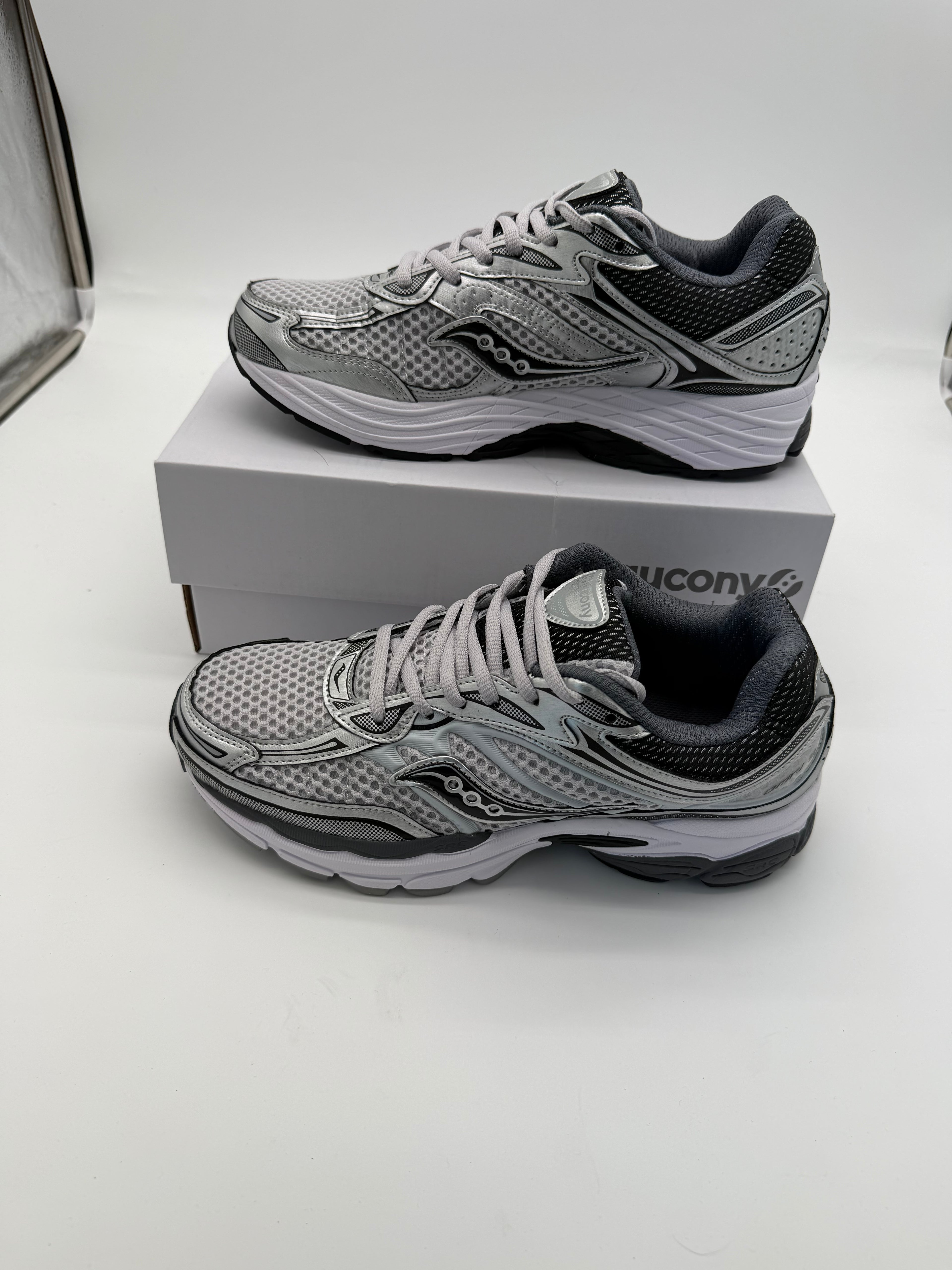 Saucony ProGrid Omni 9 - White / Grey