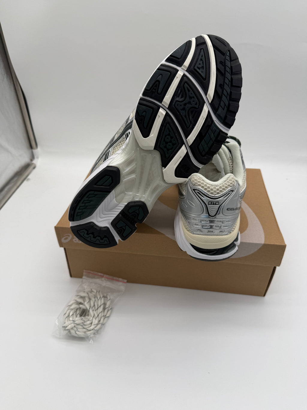 ASICS Gel-Kayano 14 - Cream / Scarab