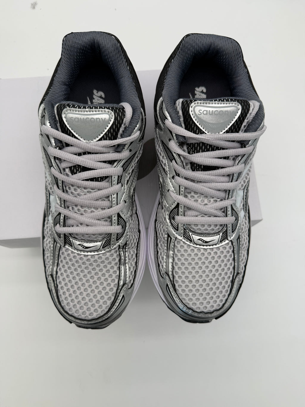 Saucony ProGrid Omni 9 - White / Grey
