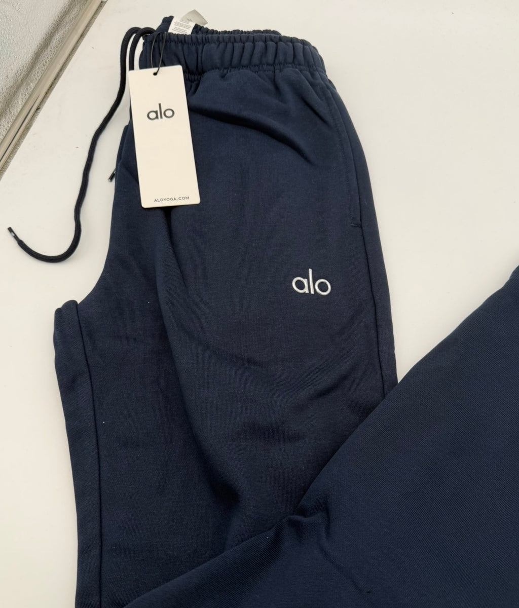 ALO Yoga Accolade Straight Leg Sweatpants - Navy | Men's
