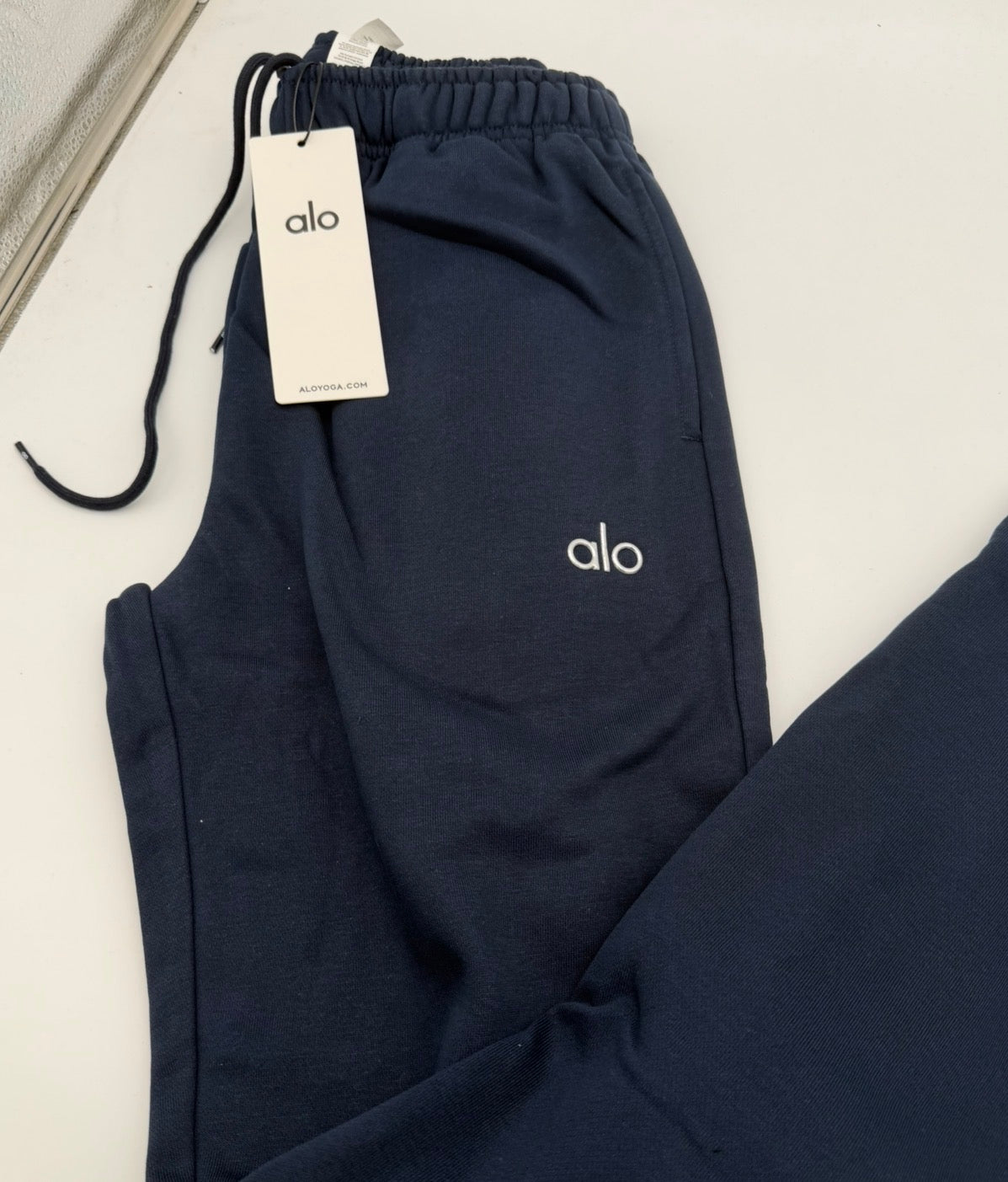 ALO Yoga Accolade Straight Leg Sweatpants - Navy | Men's