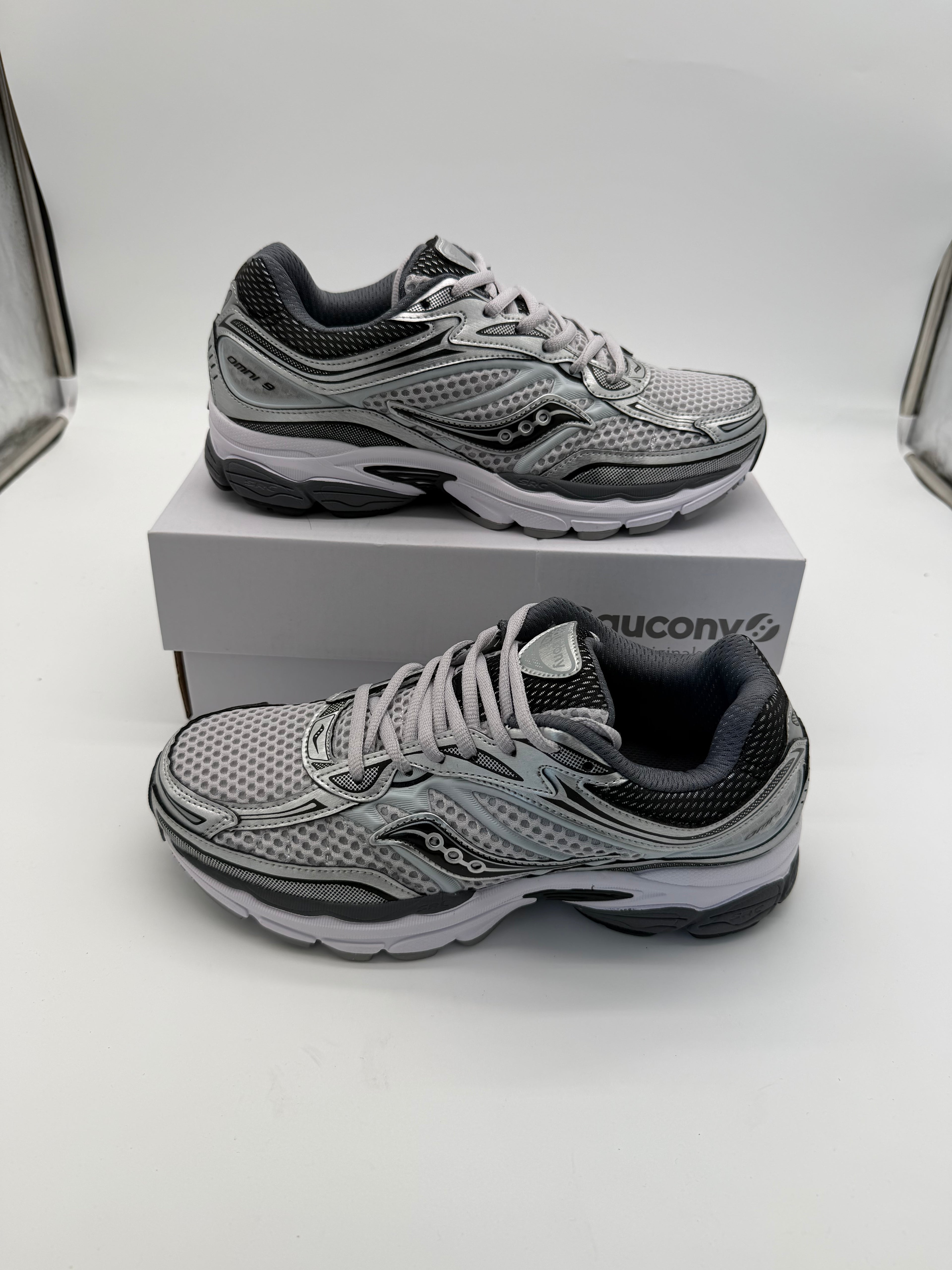Saucony ProGrid Omni 9 - White / Grey