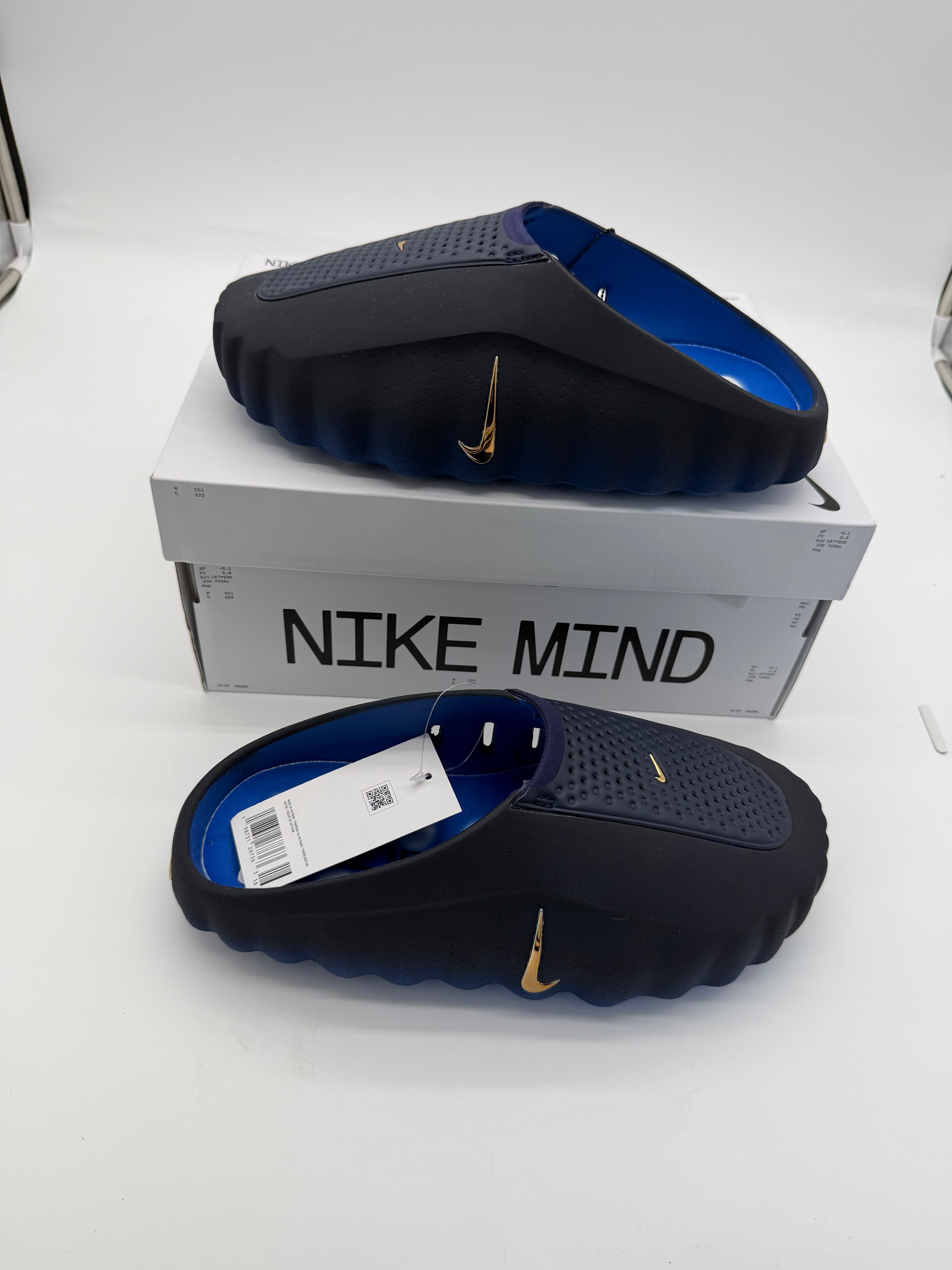 Nike Mind - Blackened Blue / Metallic Copper