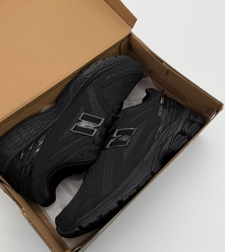 New Balance 1906R Triple Black Cordura Black Magnet M1906WF