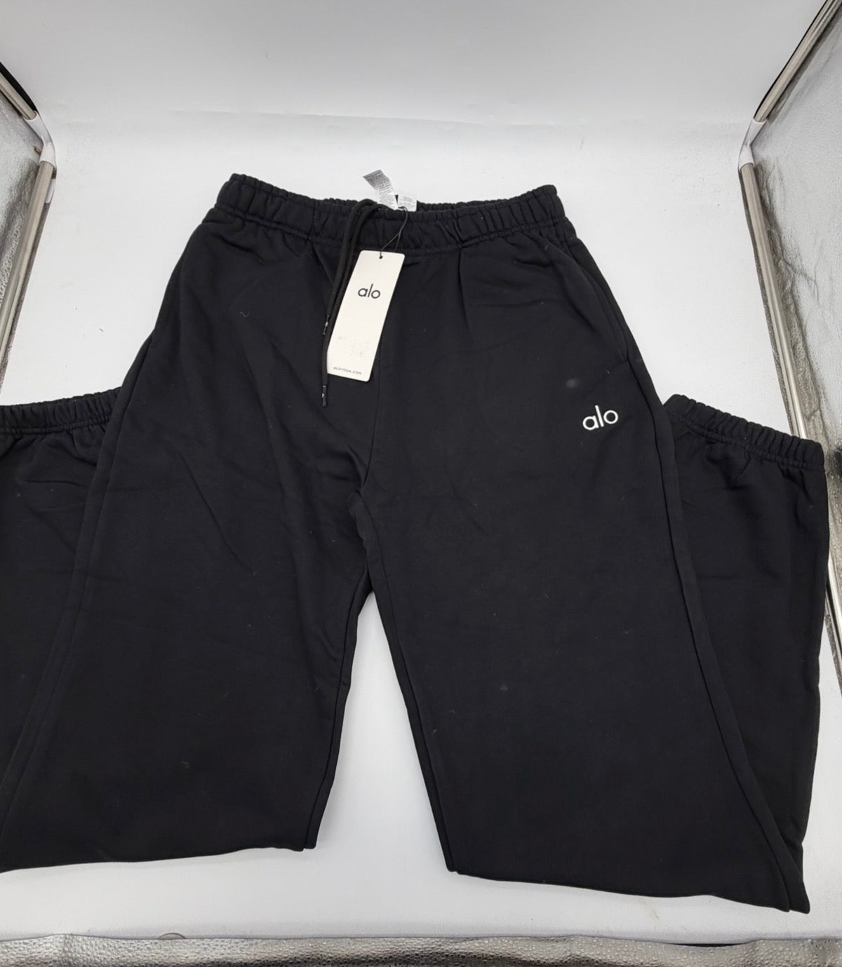 ALO Yoga Accolade Cuffed Sweatpants - Black | Men's