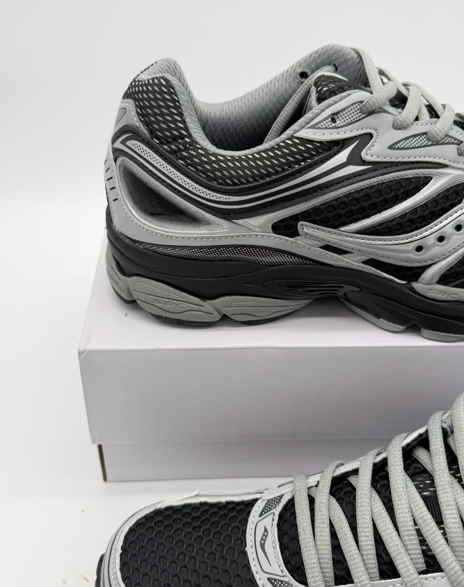 Saucony ProGrid Omni 9 - Black / Grey