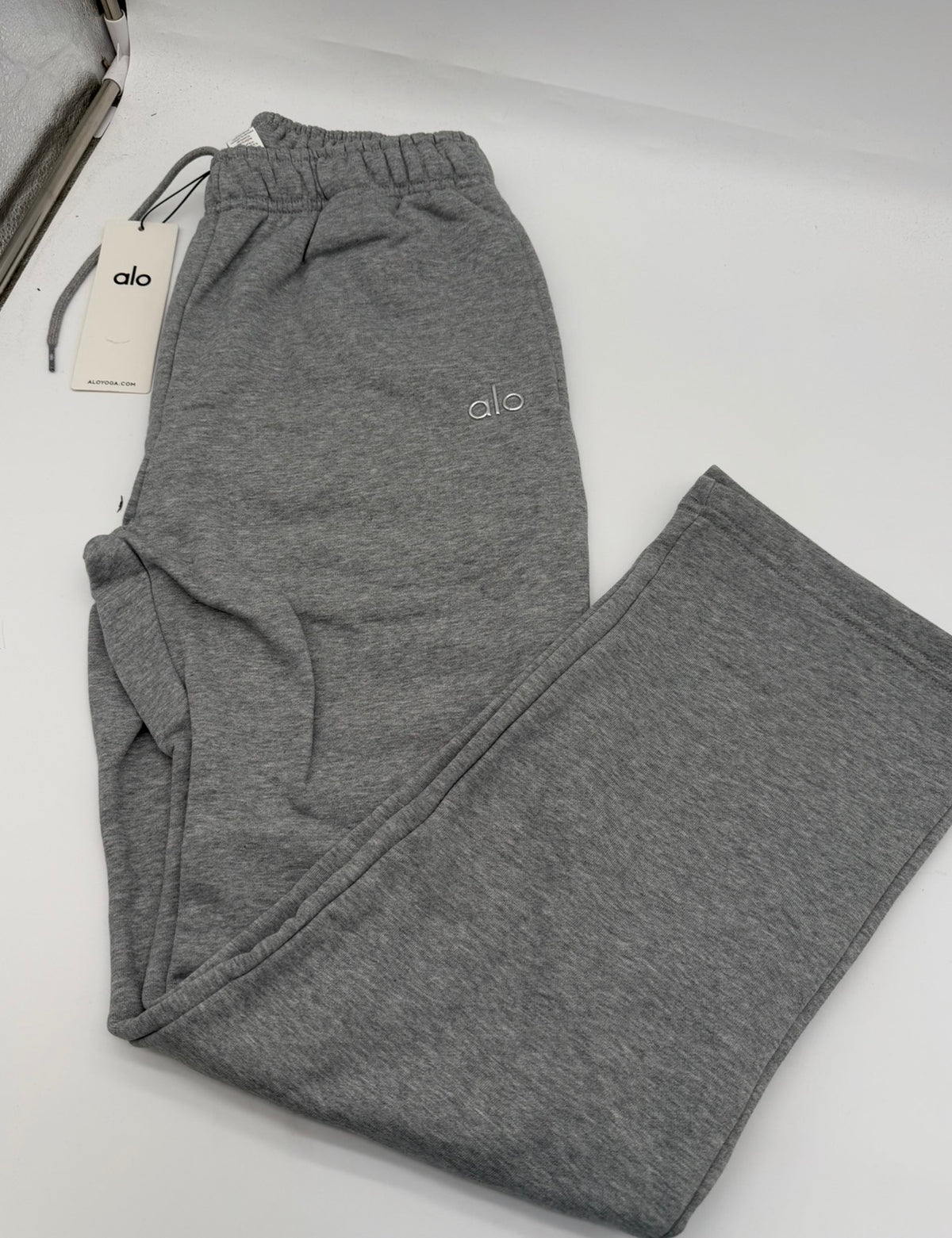ALO Yoga Accolade Straight Leg Sweatpants -  Grey | Men's