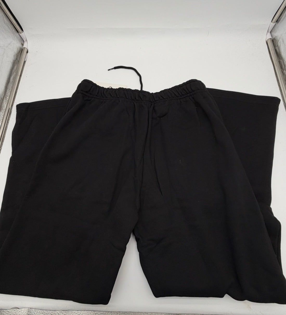 ALO Yoga Accolade Straight Leg Sweatpants - Black | Men's