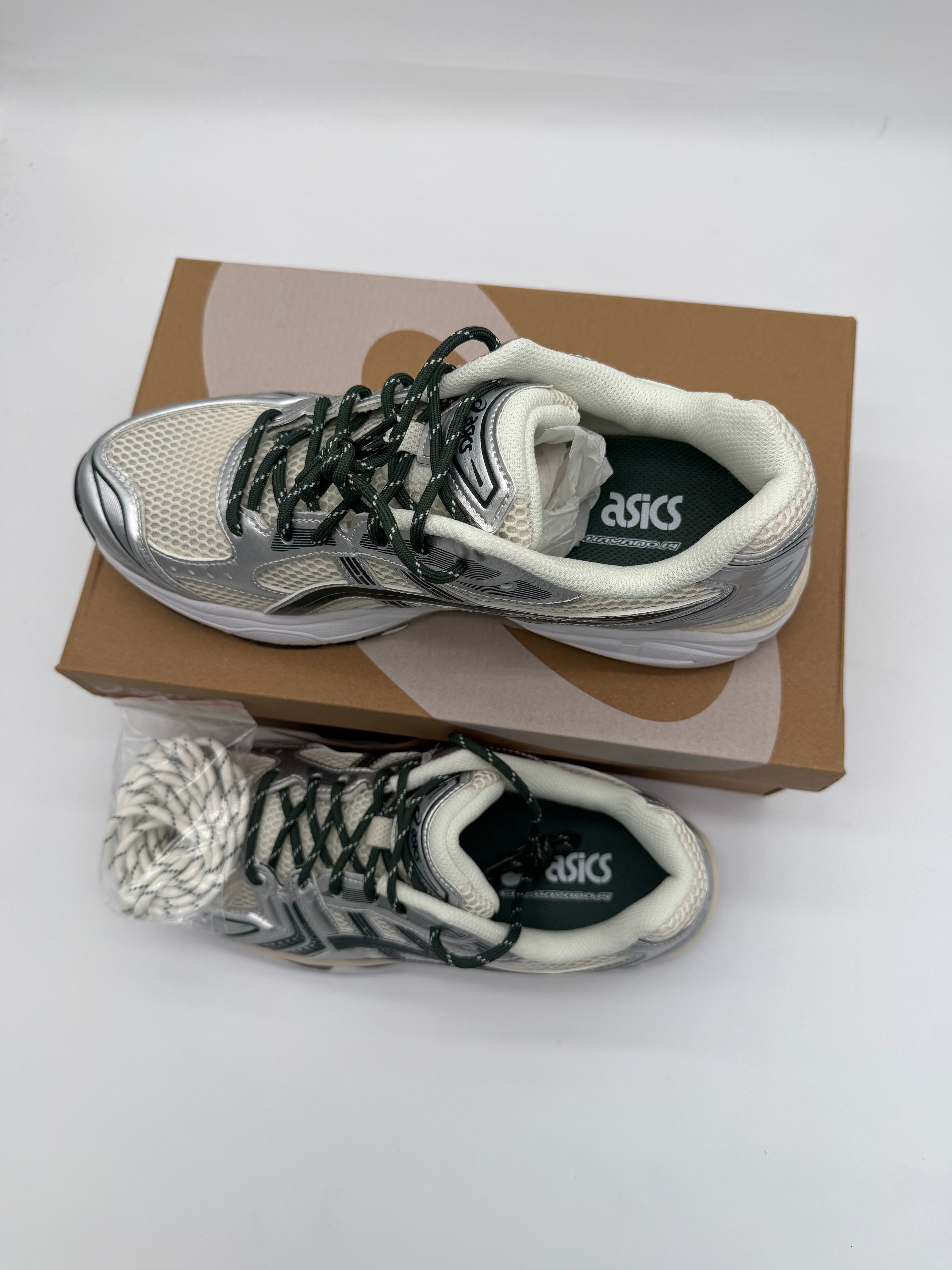 ASICS Gel-Kayano 14 - Cream / Scarab