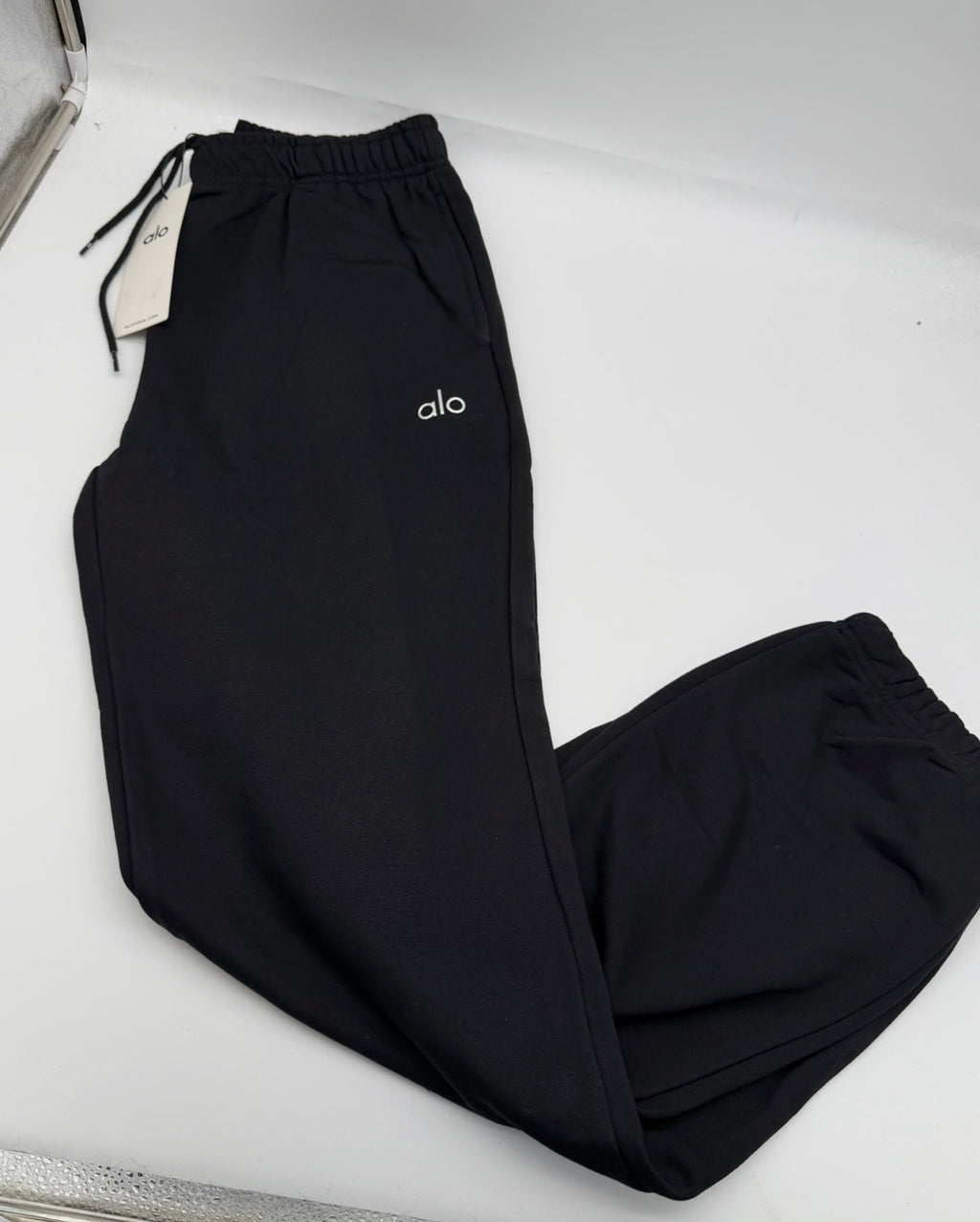 ALO Yoga Accolade Cuffed Sweatpants - Black | Men's