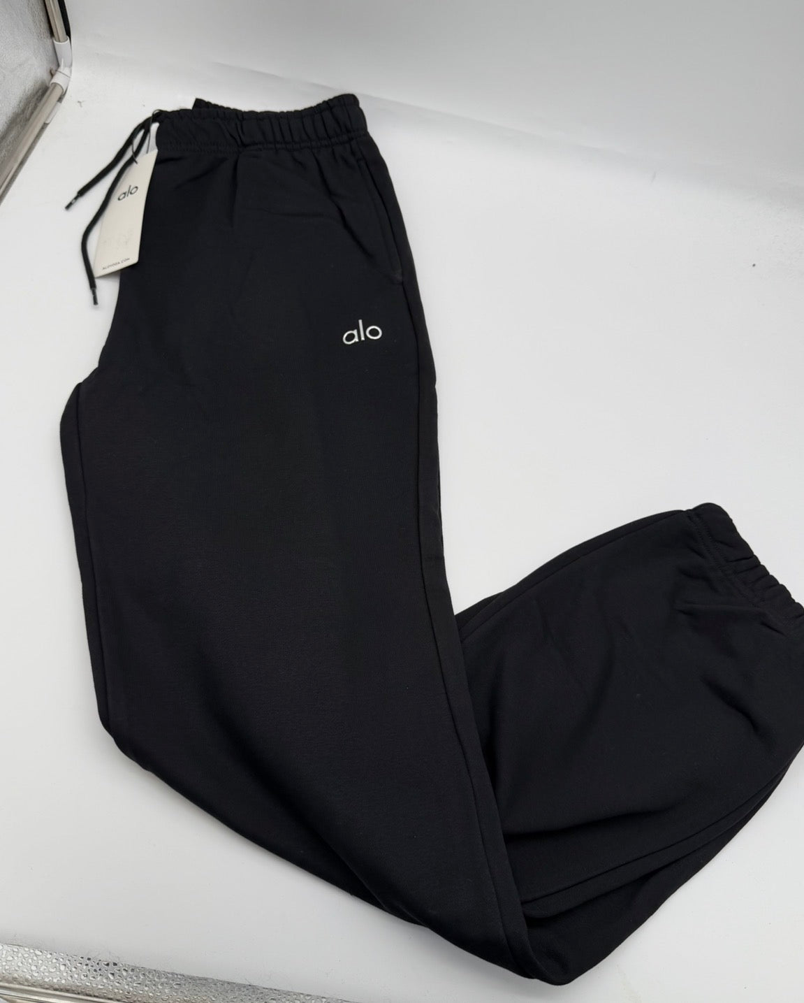 ALO Yoga Accolade Cuffed Sweatpants - Black | Men's