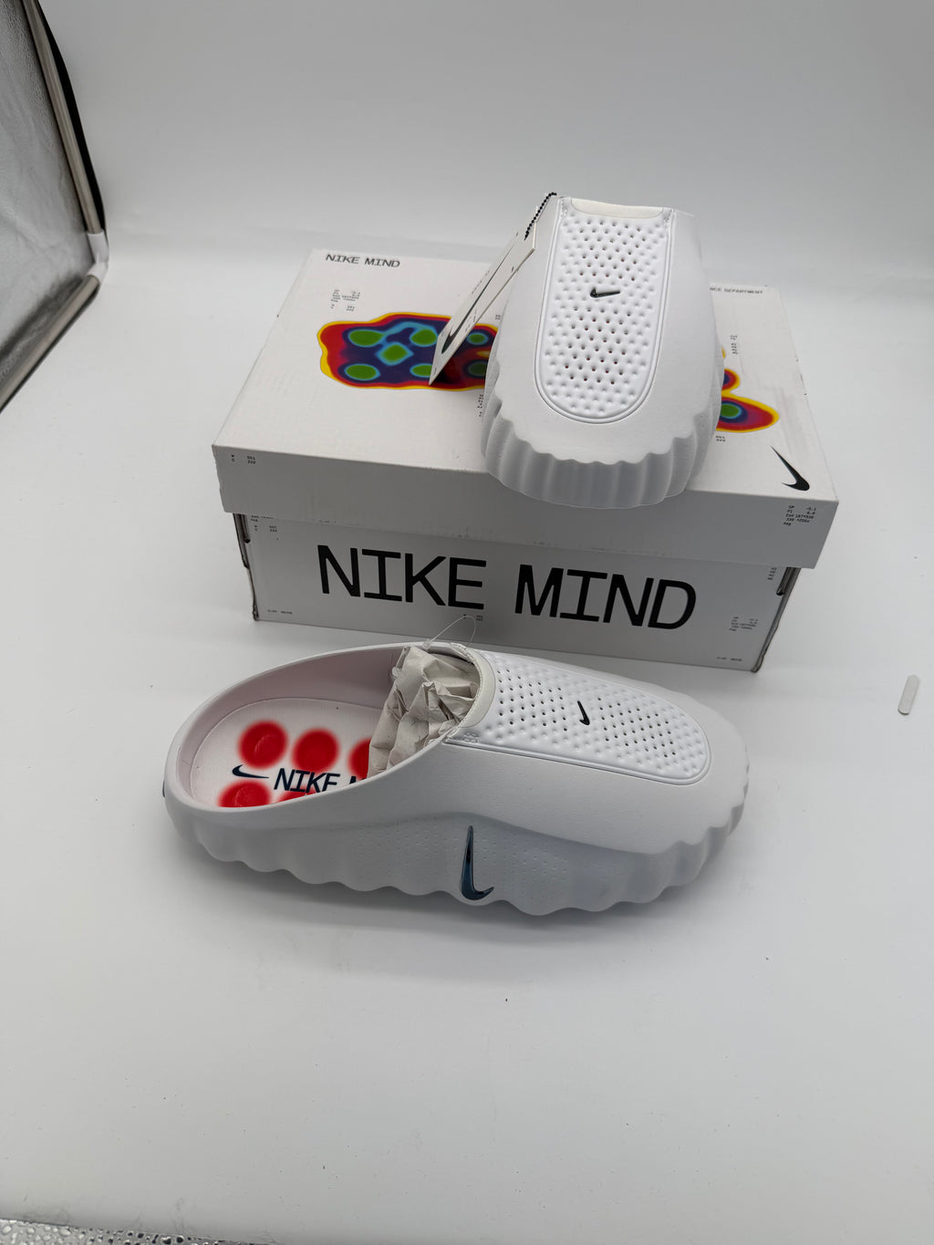 Nike Mind - White / Obsidian Speed Red
