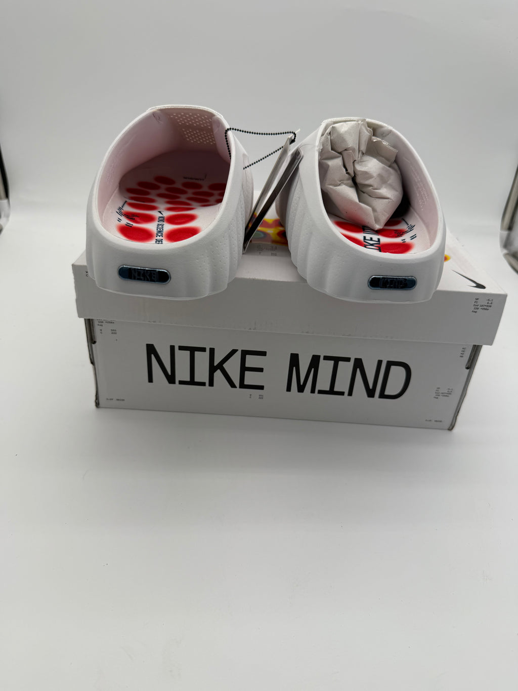 Nike Mind - White / Obsidian Speed Red