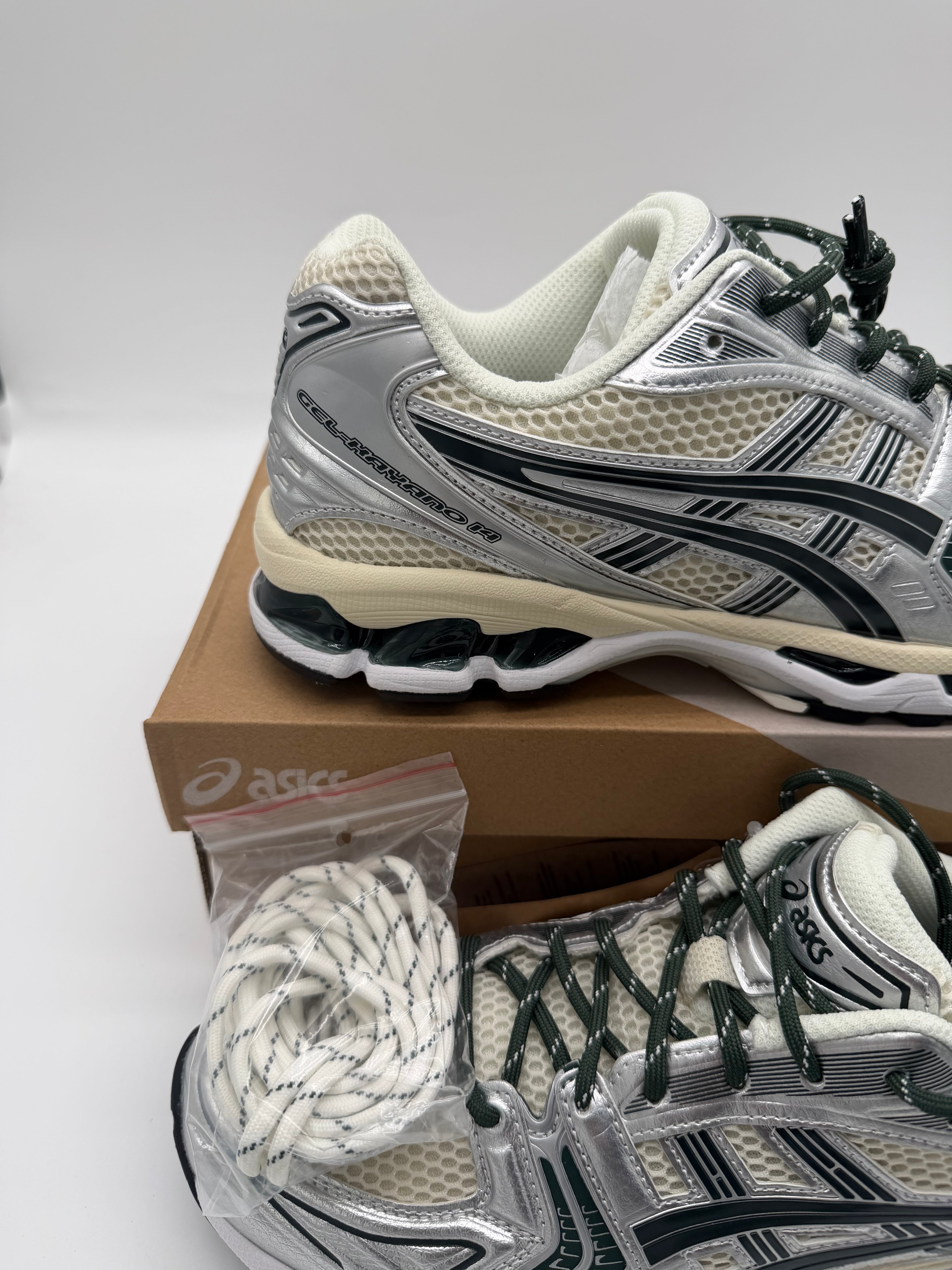 ASICS Gel-Kayano 14 - Cream / Scarab